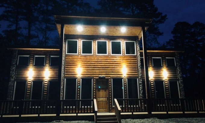 Broken Bow Cabine | Rowdy Fox-Extravagant Living / WIFI / Bain à remous / Shuffleboard / AirHockey / PacMan / Firepit