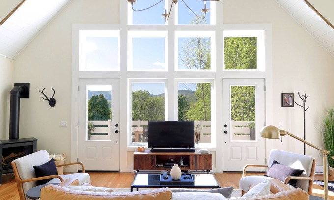 Roxbury Maison | Roxbury private 3BR w/ fire-pit & Mountain views. 5+ wooded acres. Near Skiing!