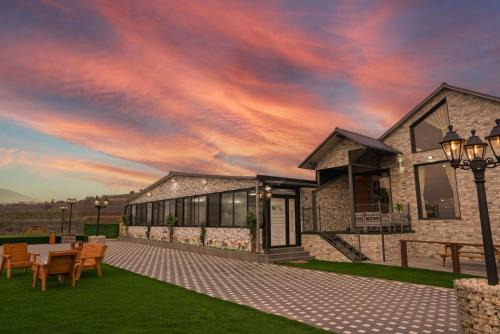 Buq'ata Maison | Royal cloud