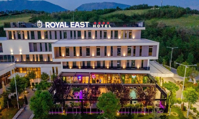 Mjull-Bathore Hôtel | Royal East Resort