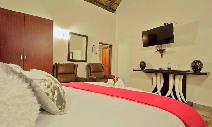 Marloth Park Appartement | Royal Marlothi Kruger Safari Lodge and Spa Family Room with Shower