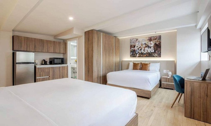 Gay Village Hôtel | Royal Match – MTL Village Vibe