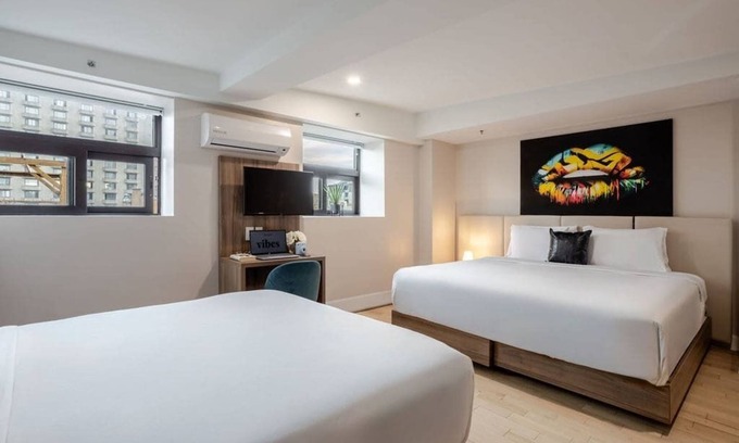 Gay Village Hôtel | Royal Pair – Downtown MTL Stay