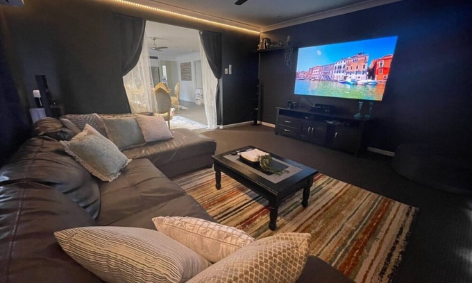 Dakabin Maison | Royal Romanesque holiday house in Dakabin / 3 min to shops
