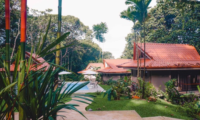 Dominicalito Maison | Royal Sabitha, Private Luxury Jungle Oasis w/pool & yoga deck! 5min from Surf! Dominical