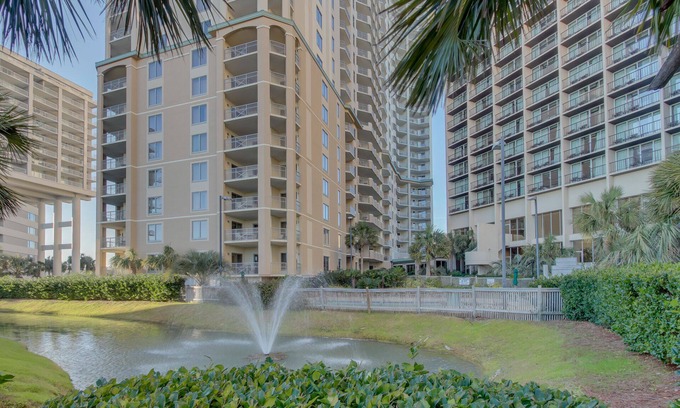 Arcadian Shores Copropriété | Ocean View 1403 Royale Palms - TARIF RÉDUIT DE SEPTEMBRE - Passe d'accès pour la piscine