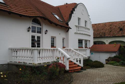 Sarrod Maison | Rozália Vendégház