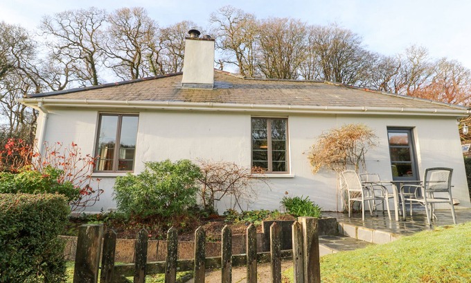 Truro Maison | RUAN DINAS, family friendly, with open fire in Carnon Downs