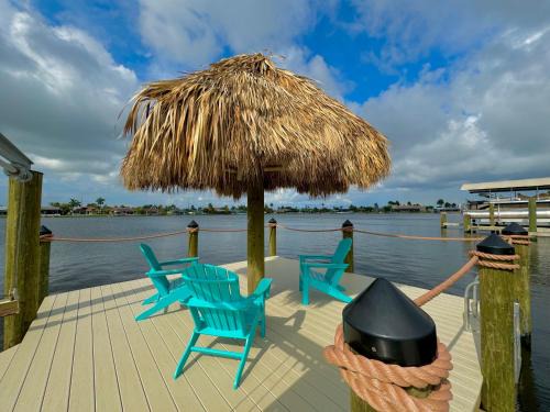 Eight Lakes Maison | Ruby's Lake Retreat - Heated Pool, Tiki Hut & Lake Views
