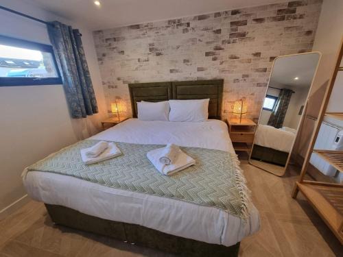 Pill Maison | Rudgleigh Lodge by Cliftonvalley Apartments