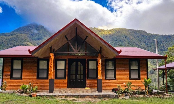 Rivas Cabine | Rudy's Lodge: Discover the Ultimate Retreat, Relax, Recharge and Reconnect.