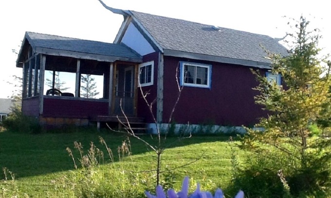 Manitoba Cottage | Rugged Cabin near RMNP with screened-in deck, forest and meadow views