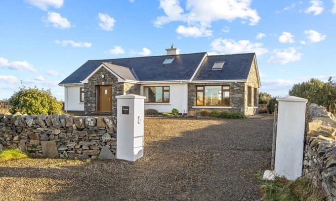 Ballyconneely Maison | Rugosa - A bright, spacious and relaxing stay