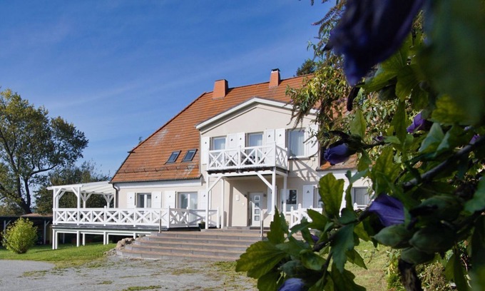 Bergen auf Ruegen Appartement | Ruhig und Idyllische Lage, Ahoi Erlebnisbad Gratis - Gutshaus Silvitz Fewo 01 - Gutshaus Silvitz