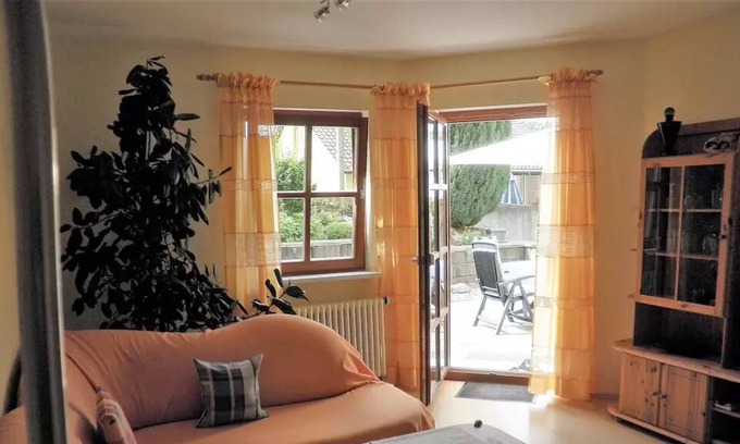 Gossersweiler Appartement | Ruhige Helle Ferienwohnung mit Eigener Terasse
