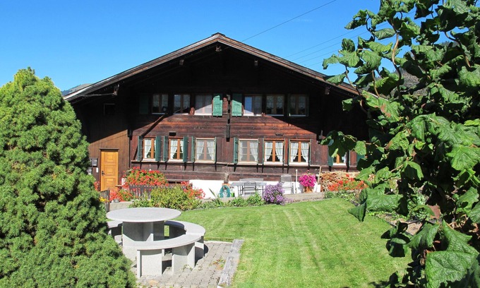 Saanenmöser Appartement | Ruhige Wohnung mit Atemberaubender Aussicht. Familien & Paare Willkommen