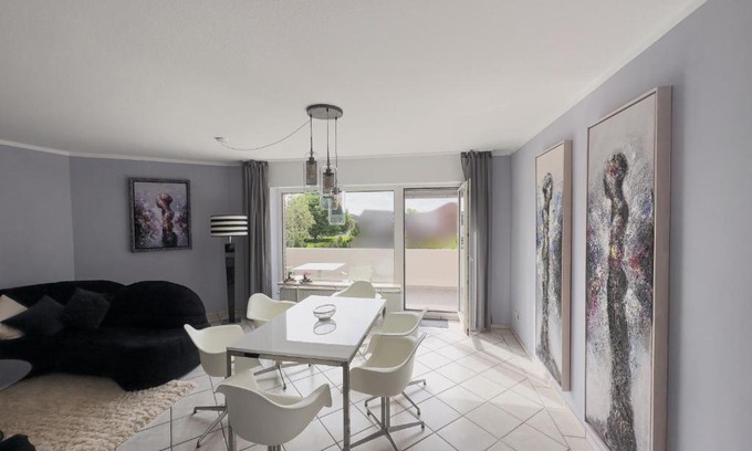 Juelich Appartement | Ruhiges Juwel: frisch renoviert 100 qm