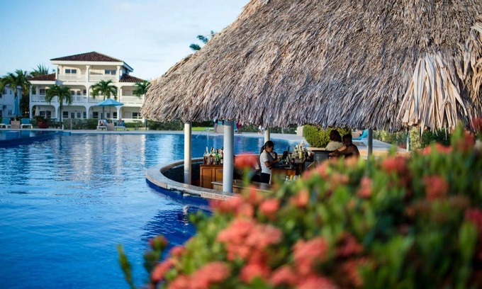 Plantation Villa | Rum Punch- Beachfront Bungalow Pool Kayaks Pier