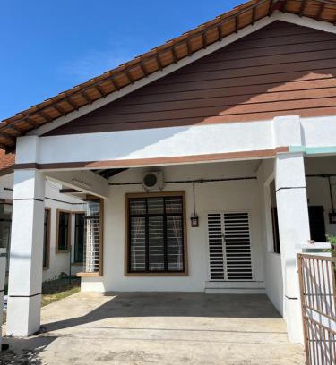 Masjid Tanah Maison | Rumah Armand Masjid Tanah Ria 3 , 4BR Fully Aircond Masjid Tanah Melaka