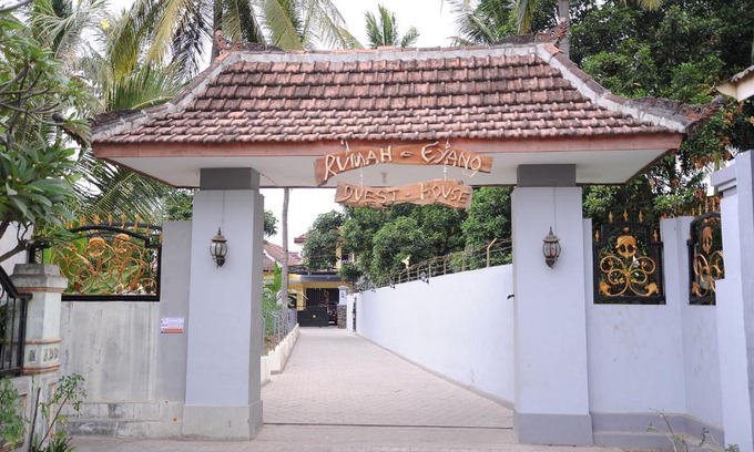 Kalipuro Maison | Rumah Eyang Guest House