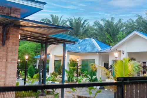 Kampung Lombong Jerneh Maison | Rumahkita Beranang TJS Holiday Homes