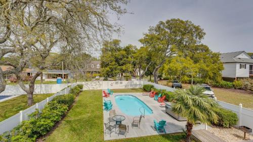 Crescent Beach Maison | Runaway Bay - 3rd Row - Beach House - Crescent Beach