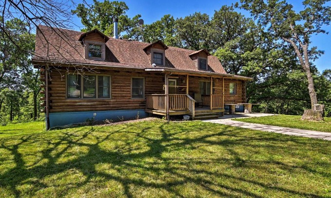 Coon Rapids Maison | Rural Coon Rapids Cabin with Deck - Hike and Golf!