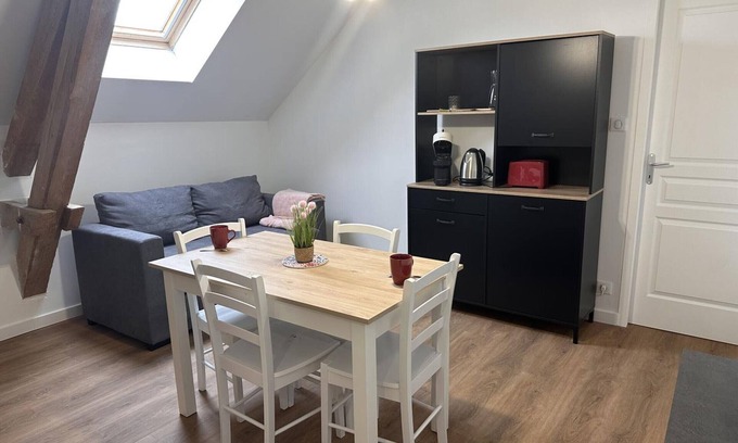 Saint-Bonnet-de-Four Cottage | Gîte rural avec animaux, parking et Wifi à Saint Bonnet de Four