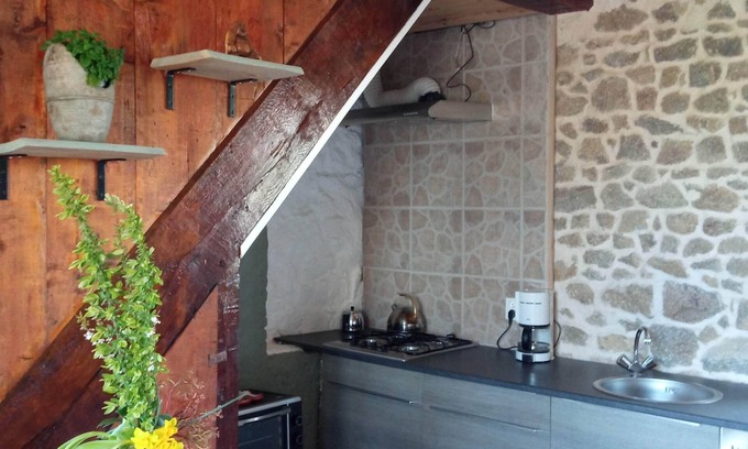 Parsac Maison | rural cottage with garden overlooking the swimming pond