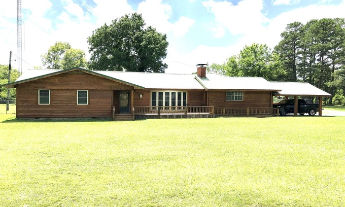 Clayton Cabine | Rural Farm Chic - Big Spaces for the Whole Gang! The Gathering House.