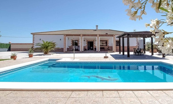 La Lantejuela Maison | Maison de vacances rurale 'Villa Paquita' avec piscine, jardin, terrasse et Wi-Fi
