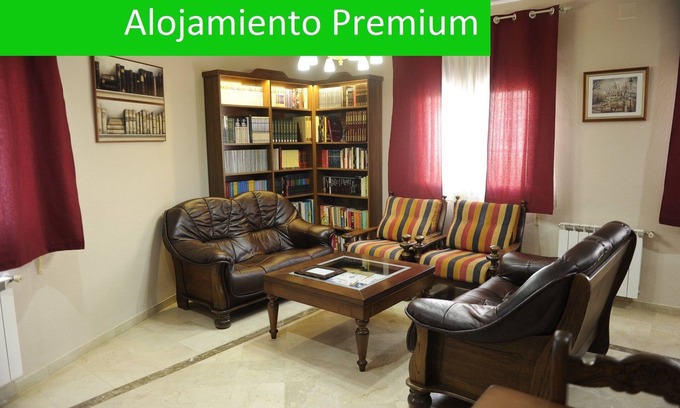 Almagro Cottage | Maison rurale La bibliothèque. 3hab = 200 € - 4hab = 240 € - 5hab = 280 € - 6hab = 320 € - 7hab = 360 €