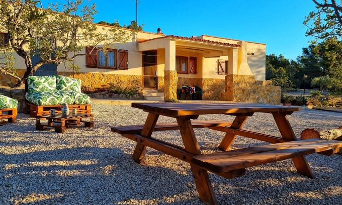 Costa Dorada Cottage | Maison durable avec vue sur la mer, la montagne et la tranquillité