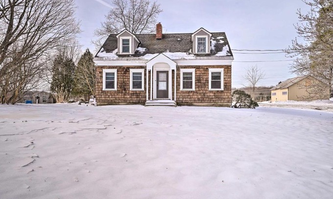 Minetto Maison | Rural Oswego Cottage on 50-Acre Orchard and Farm!