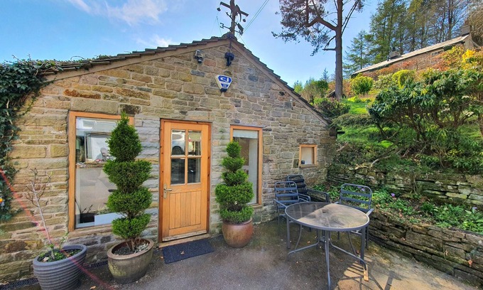 Little Hayfield Maison | Rural Peak District Retreat - nSingle level, one bedroom annex.nDogs welcome