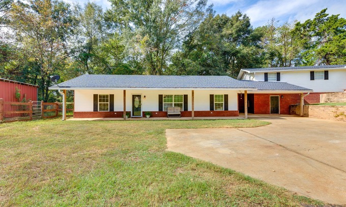 Walker Springs Maison | Rural Retreat w/ Covered Porch Near Jackson