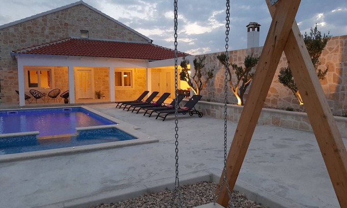 Policnik Maison | Rural Villa with a Pool near Zadar