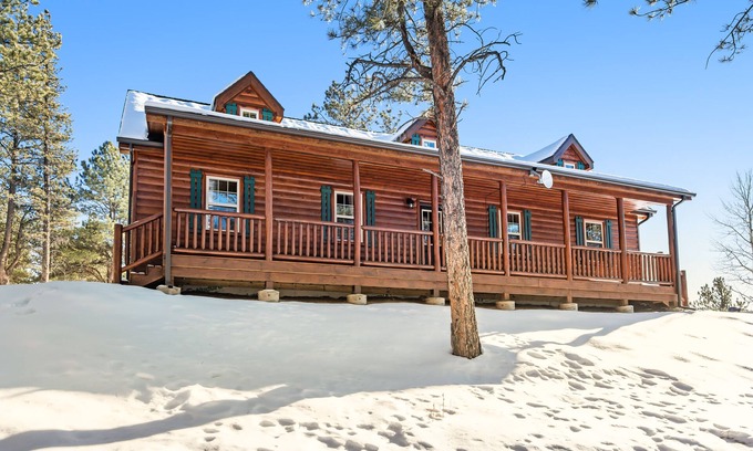 Florissant Cabine | Rural Wood Cabin Surrounded by Trees with WiFi, W/D, & Gorgeous Deck