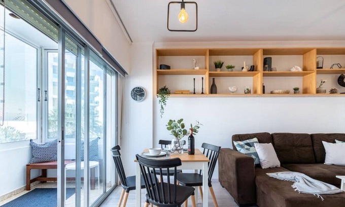 Skala Appartement | Rustic 1-Bedroom Apartment in Mackenzie