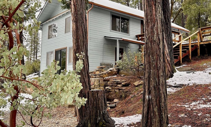 Oakhurst Cabine | Rustic 1961 Cabin by Yosemite with private access to Lewis Creek Waterfall Trail