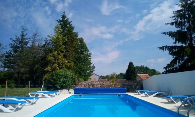 La Bataille Maison | Rustic 2 bed gite sleeps 4 near Chef Boutonne