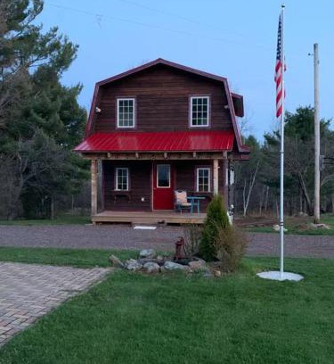 National Mine Chalet De Ski | Rustic 2B Cabin w/Sauna on Farm, Free WiFi/Parking
