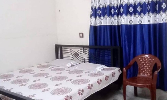 South Dum Dum Appartement | Rustic 2BHK Flat in Dum Dum Kolkata with AC