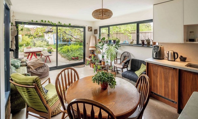 Leyton Maison | Rustic 4BD Family Retreat in Leafy Leyton