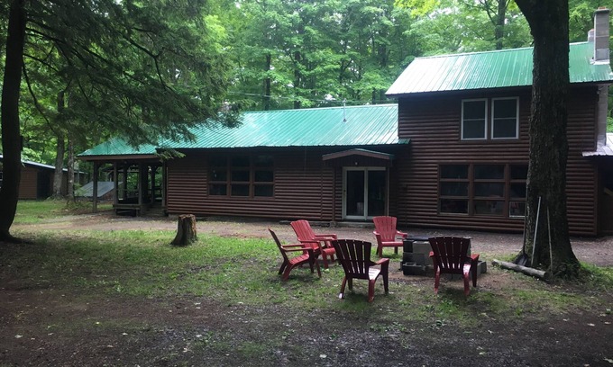 Croghan Maison | MAISON ADIRONDACK RUSTIQUE SUR L'ÉTANG FRANÇAIS / PLAGE PRIVÉE SANDY