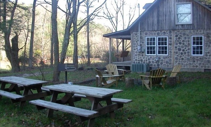 Butler Cabine | Chalet de vacances à la montagne rustique et unique, sans frais de nettoyage ni d’animaux supplémentaires