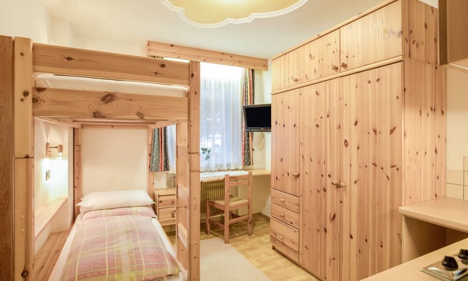 Colfosco Appartement | Rustic Apartment near Ski Areas with Wi-Fi, Garden and Terrace
