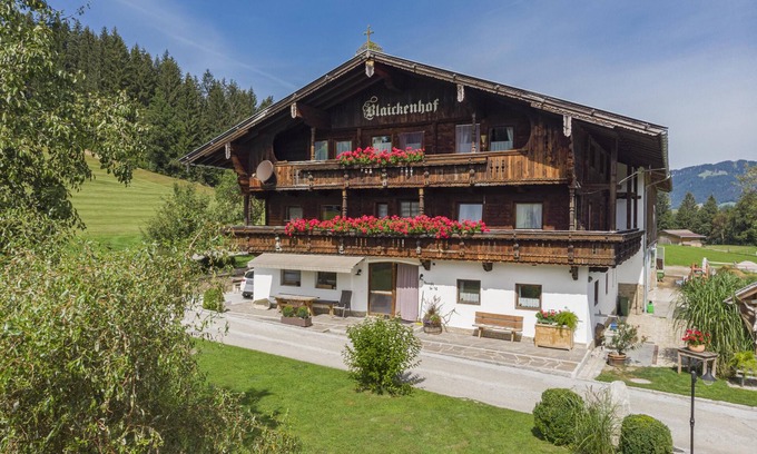 Hopfgarten Markt Appartement | Combinaison ferme-appartements vacances rustique
