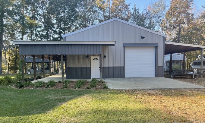 Selma Maison | Rustic Barn on Alabama River!