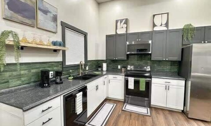 Belle Mina Appartement | Rustic Bungalow Retreat overlooking Farm Pasture